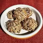 Knabbersnacks mit Flohsamenschalen Knabbersnacks mit Flohsamenschalen